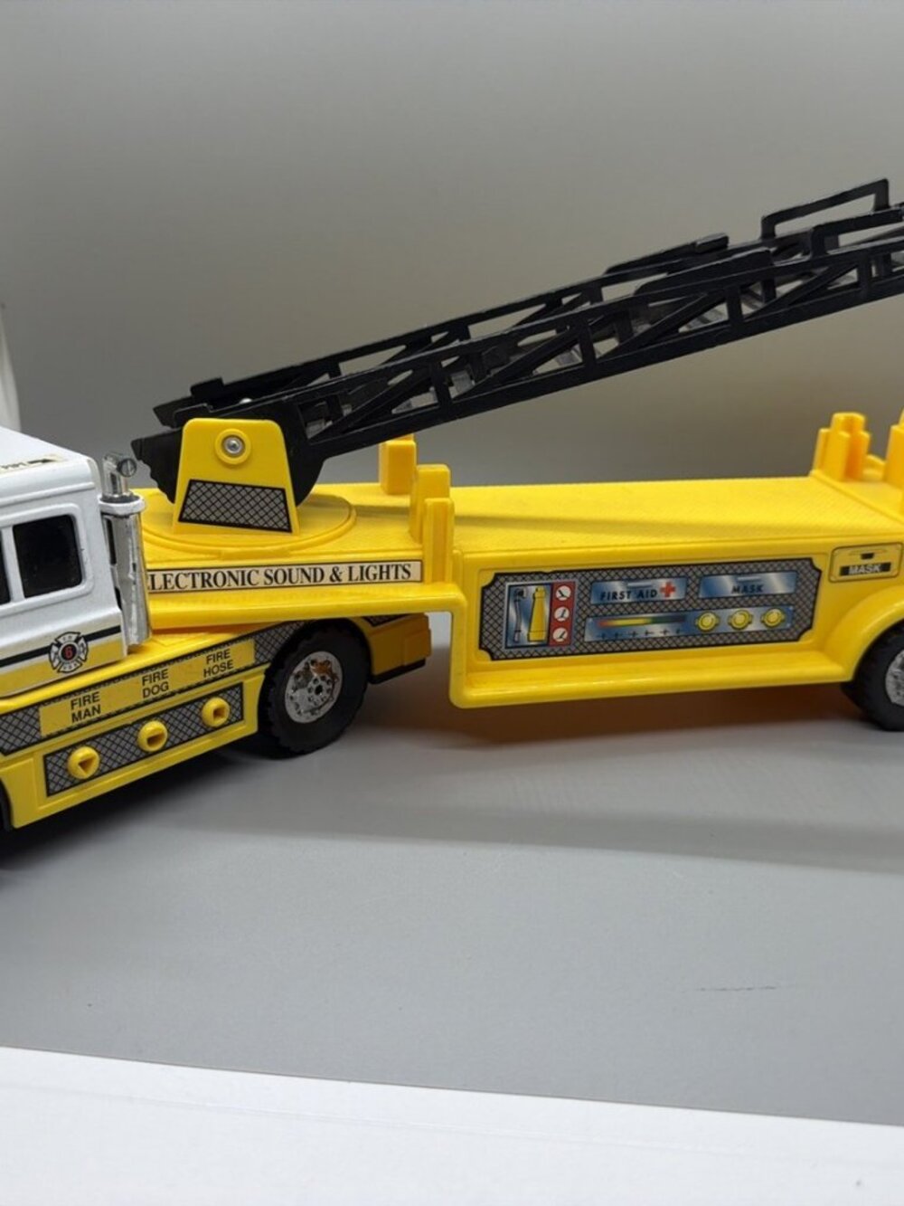 Vintage 1991 Remco Yellow City Fire Department Ladder Co. Working Lights&Sound